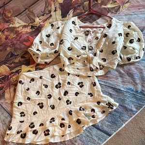 New. Animal print 2 piece skirt set